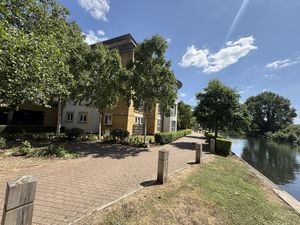 Canal to front- click for photo gallery